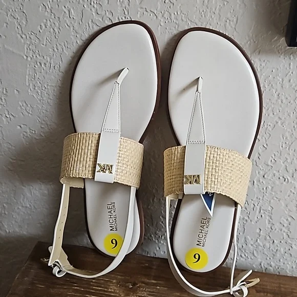 Nwt Michael Kors sandals - Picture 2 of 3